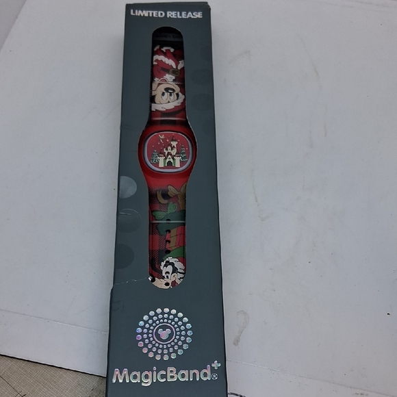 NWT Disney MagicBand Limited Release Christmas Mickey Mouse